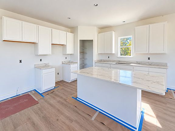 3rd image of 11246 Hillside Rd