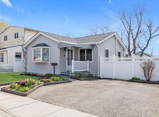 65 Sagamore Rd, Island Park, NY 11558