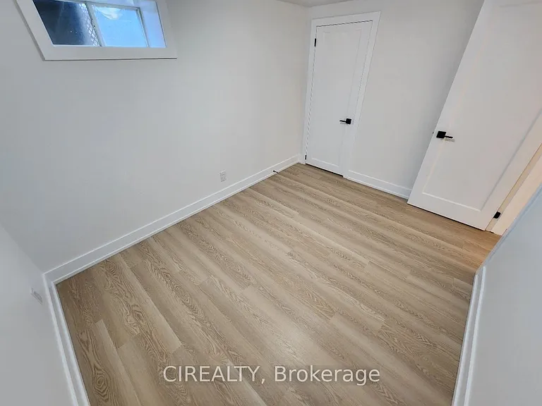 31 Bailey Cres #LOWER — Photo 17