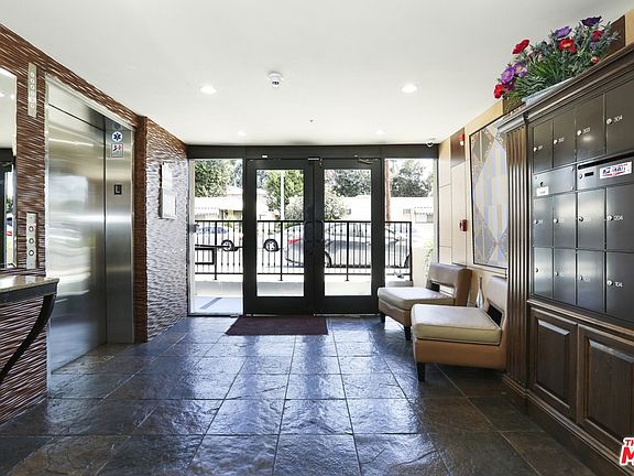 4th image of 4805 Bellflower Ave Unit 303