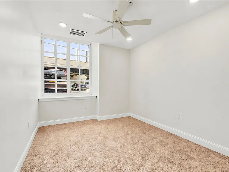 Chandler Apartments — Photo 10