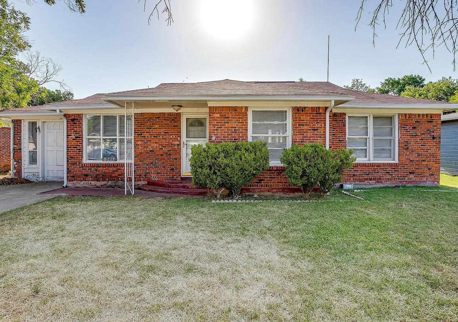 Ready for New Tenants- 4 Bed, 1 Bath Home in Richland Hills, Large Backyard, Birdville ISD- 76118 — Photo 1