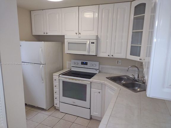 5th image of 506 Gardens Dr APT 103