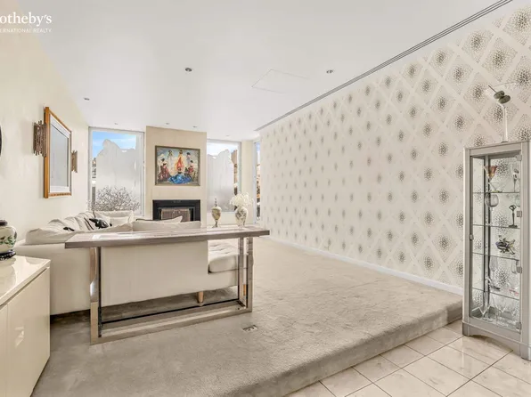 220 Madison Avenue image 1 of 10