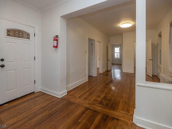 3rd image of 257 Franklin St