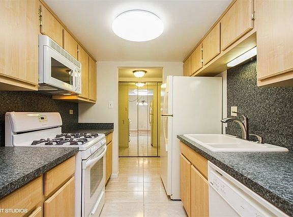 4th image of 8010 Woodglen Ln APT 209