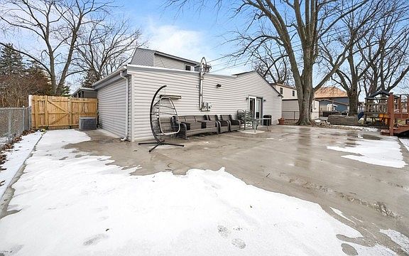 4th image of 9204 S Mayfield Ave