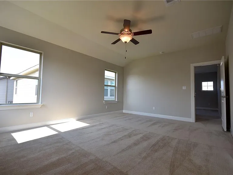 15911 Cessida St — Photo 11