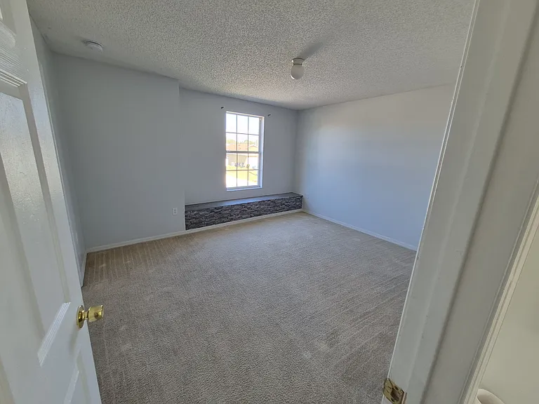 712 Parrot Ct — Photo 12