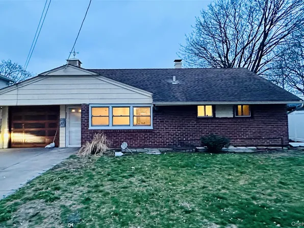 157 3rd Street, Hicksville, NY 11801