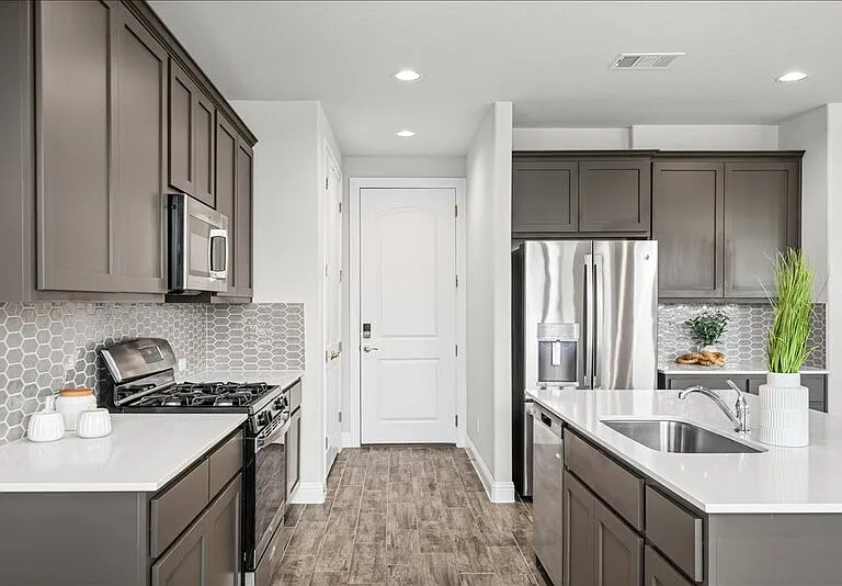 136 Free Stone Dr — Photo 3