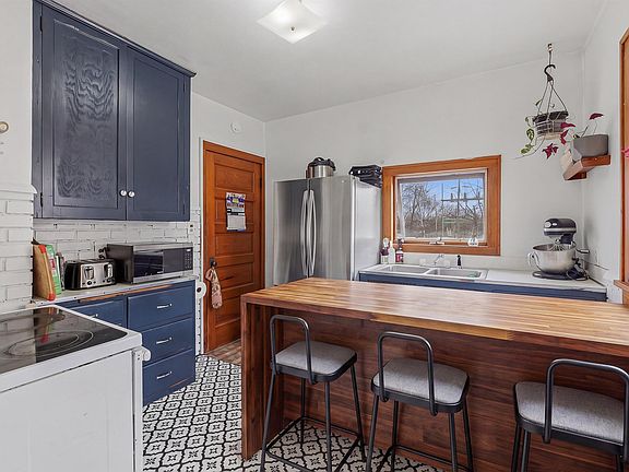 5th image of 338 N Ludington St
