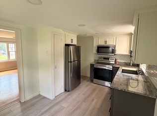 121 Highland Ave, Windsor, CT 06095