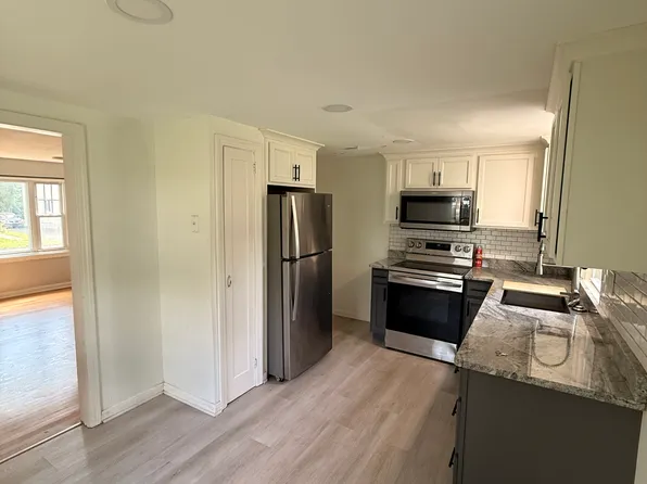 121 Highland Ave, Windsor, CT 06095