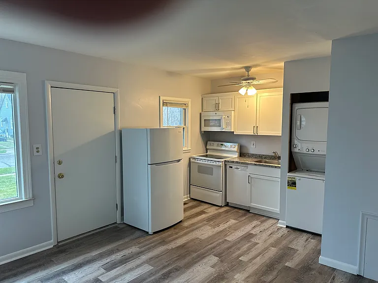 761 Adams St — Photo 14