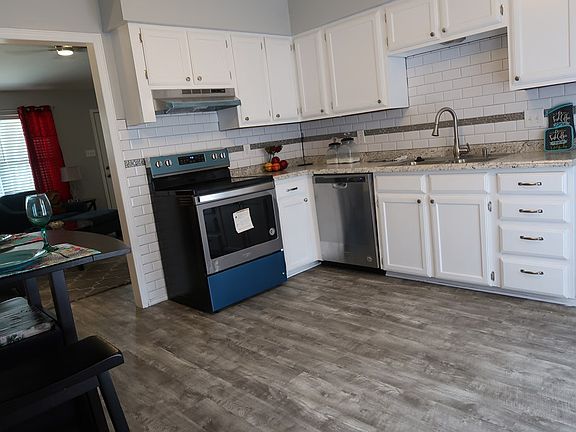 5th image of 2517 Lindell Ave