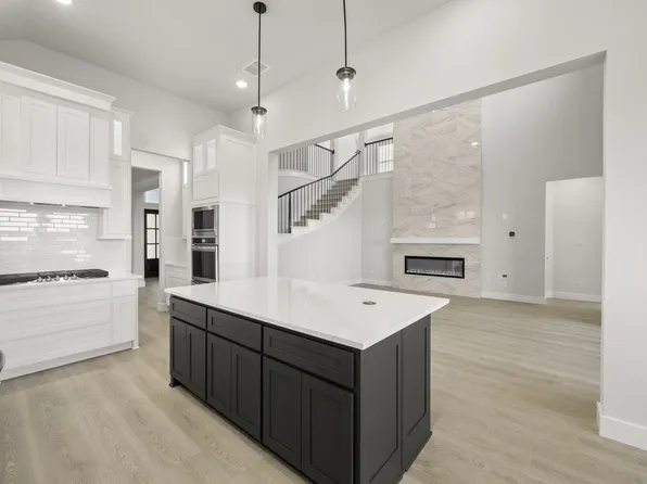 1202 Flock Dr, Mansfield, TX 76063