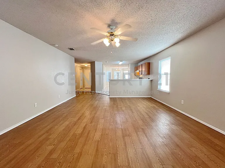 2217 Lookout Ln — Photo 3