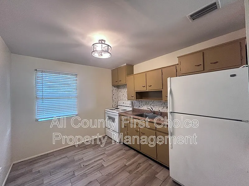 2 bed, 1.0 bath, 835 sqft, $1,695 — Photo 3