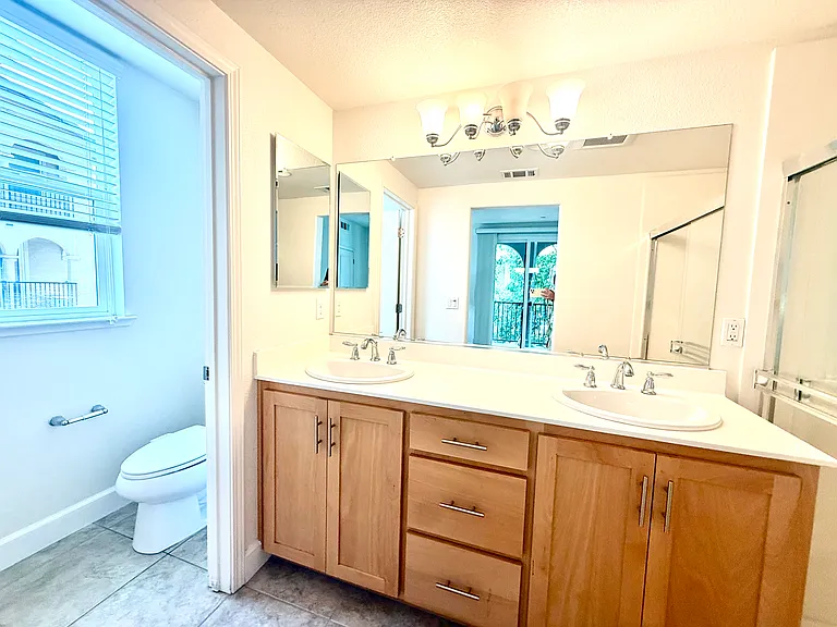 2044 Lee Way — Photo 10