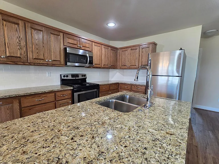1004 E Hill St #B — Photo 5
