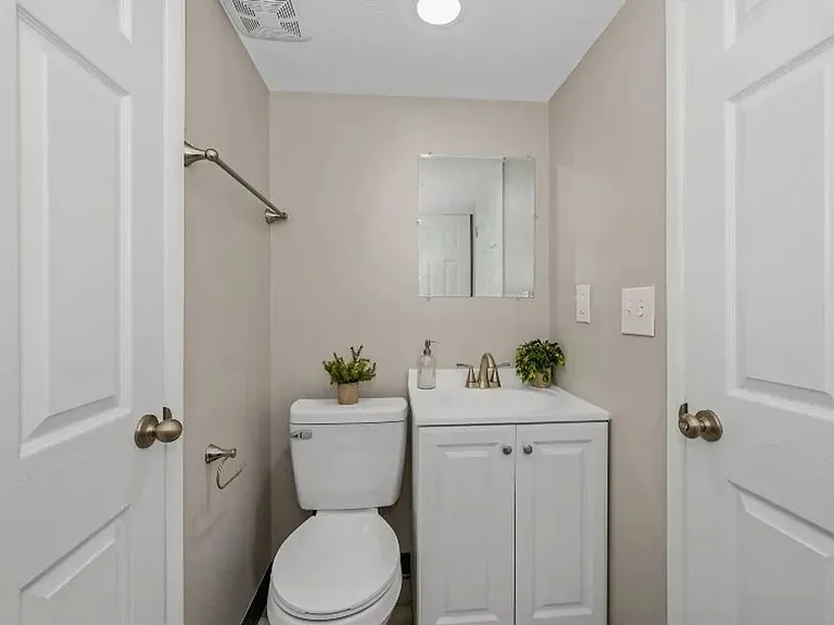 Finneytown Apartments & Townhomes — Photo 7