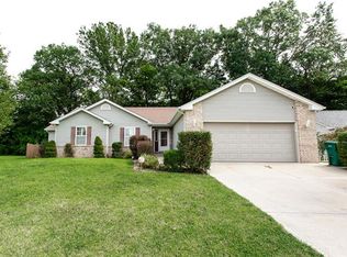 945 Blue Heron Ct, Belleville, IL 62223