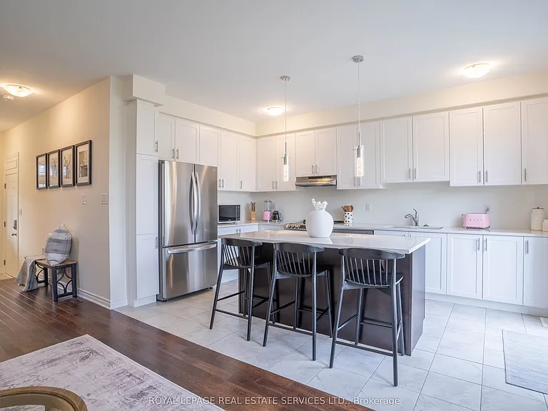 84 Barkerville Dr — Photo 4