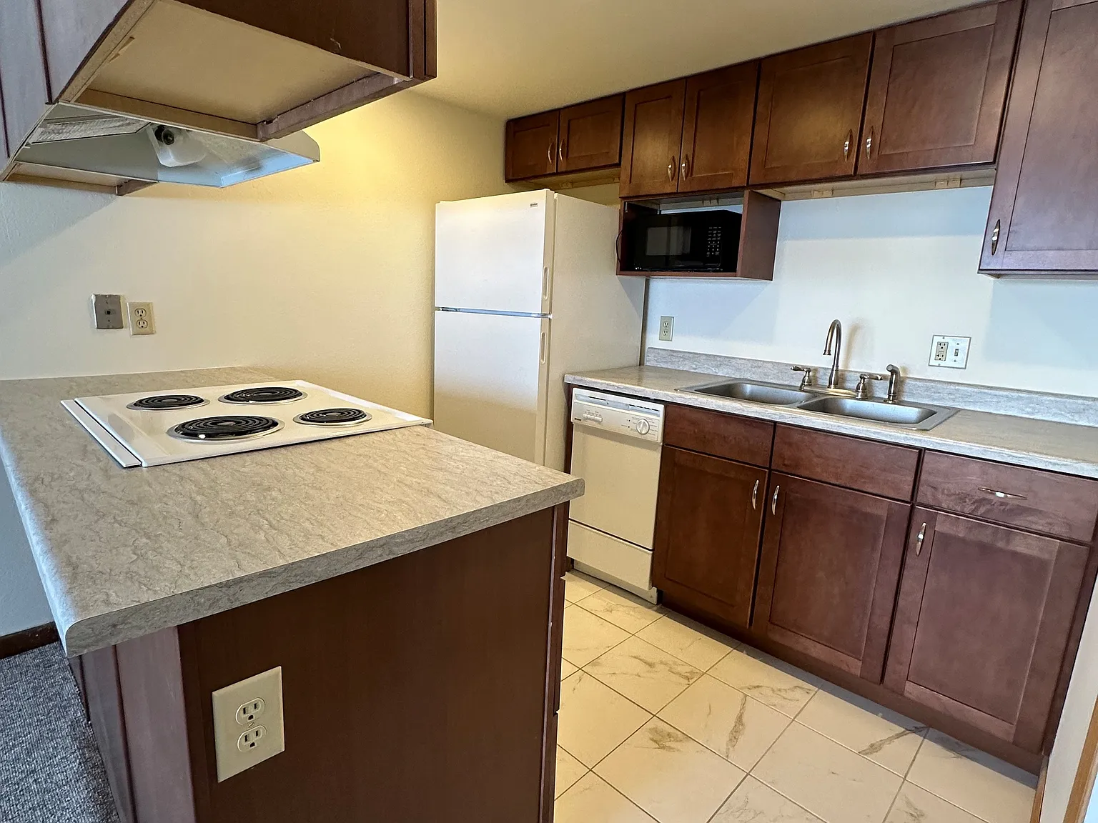 Studio, 484 sqft, $1,650 — Photo 2