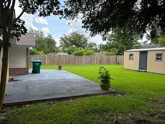 3rd image of 15137 Parkwood Dr N