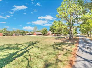 4005 N Old Wire Rd, Fayetteville, AR 72703