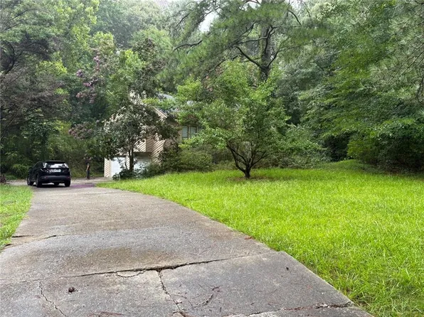 3919 Leach Rd, Snellville, GA 30039