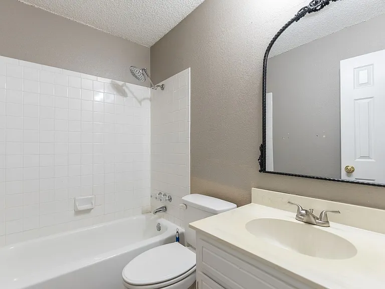 3902 Karen Dr — Photo 15