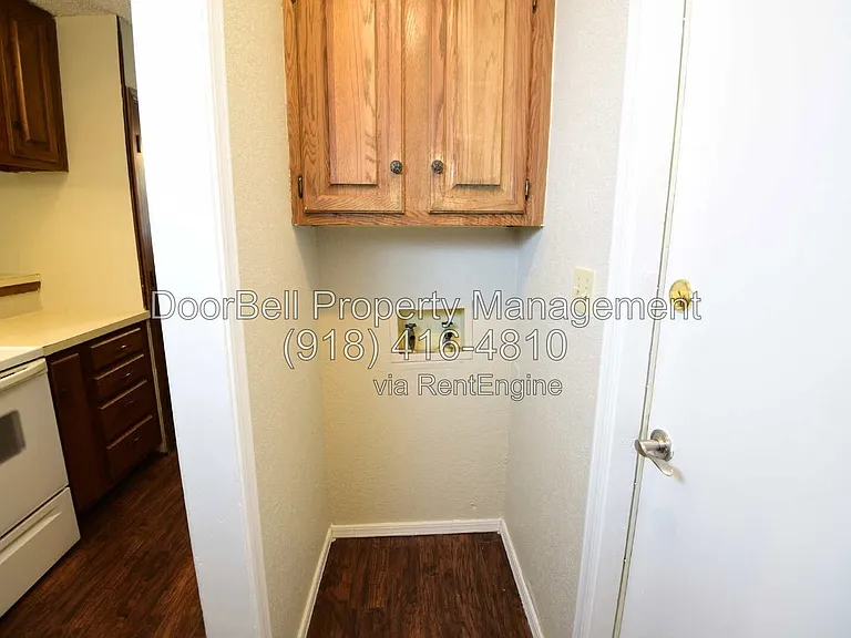 740 W Commercial St — Photo 9