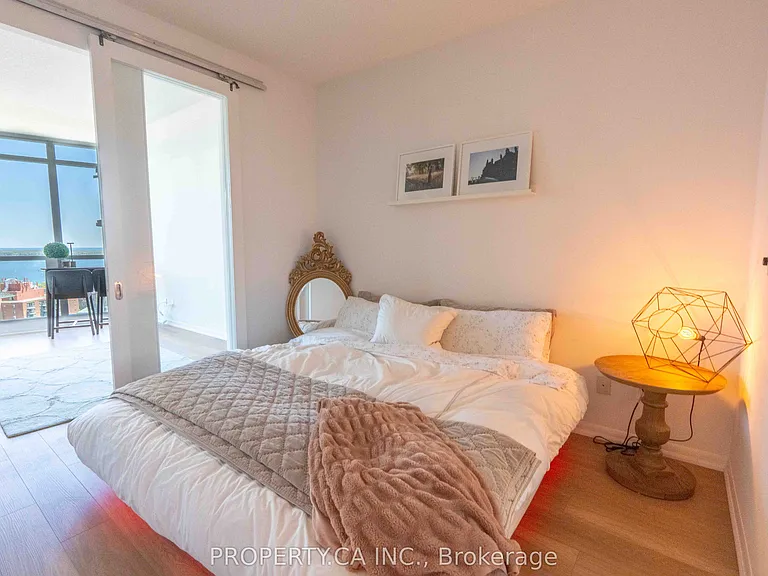 215 Fort York Blvd #2203 — Photo 4