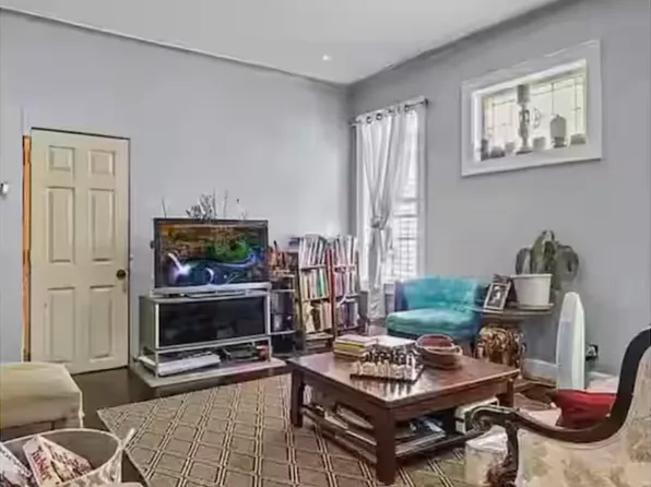 655 East 39th Street image 5 of 11