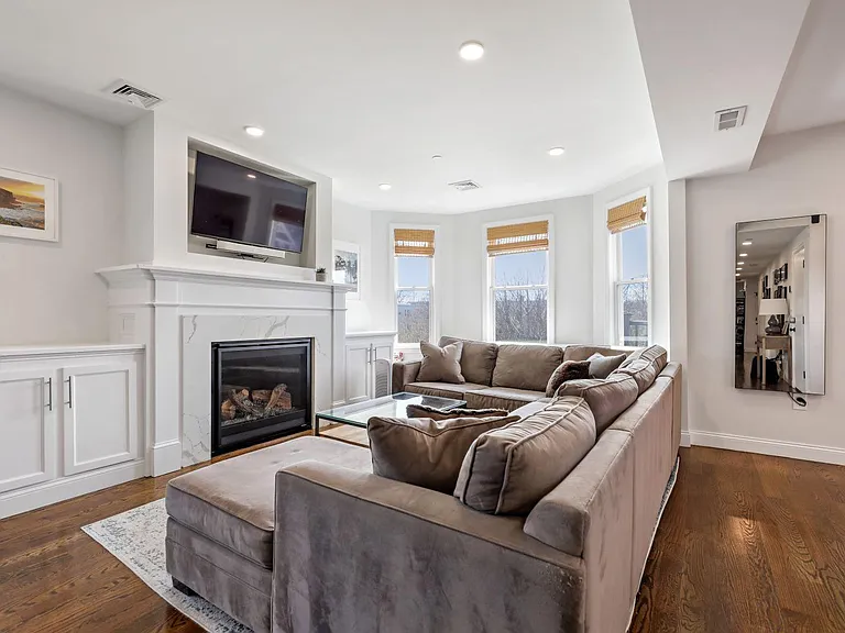 77 Torrey St #3 — Photo 1