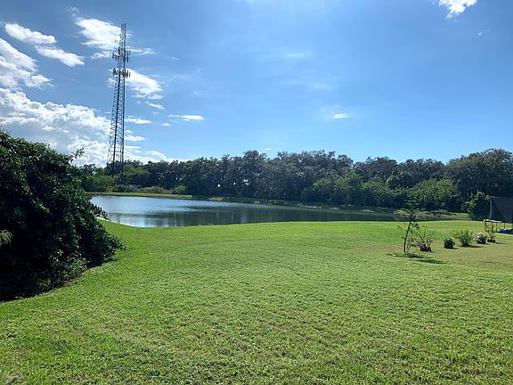 4th image of 654 Chatham Walk Dr