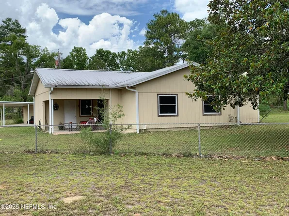 200 3RD Way, Interlachen, FL 32148