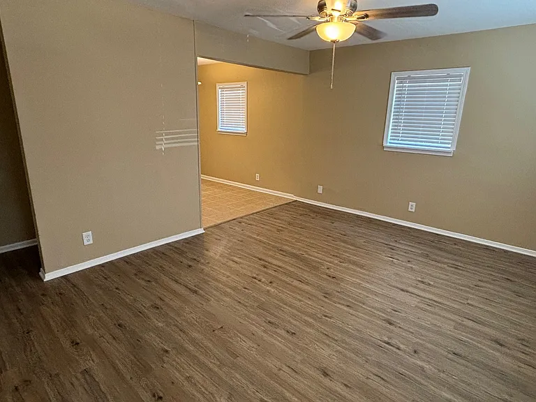 5920 Windy Hill Cir S — Photo 2