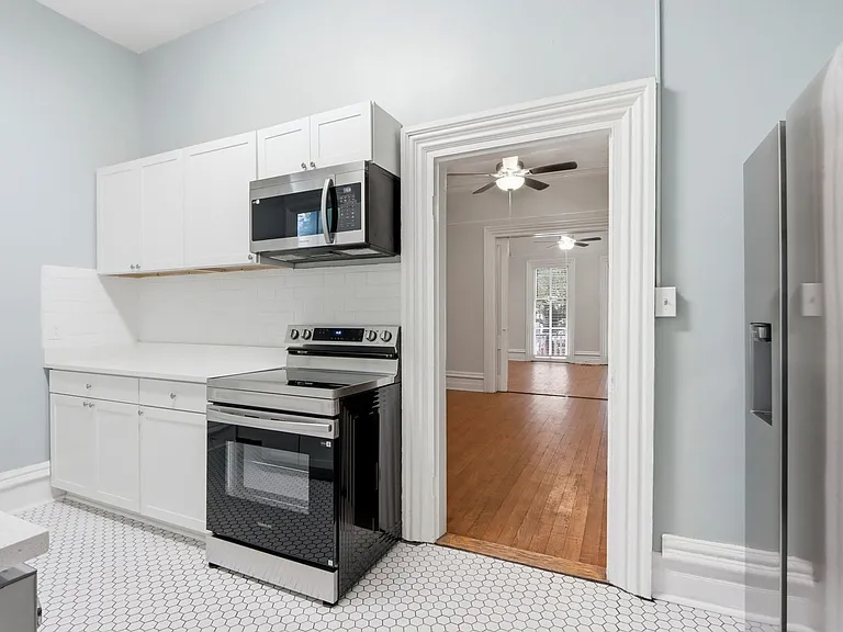 216 E Henry St #A — Photo 1