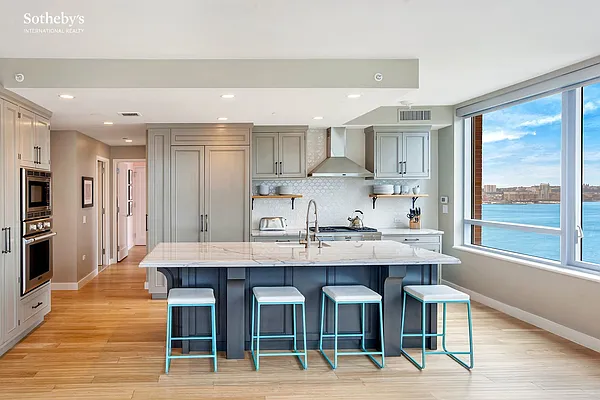 Sold by Sotheby's International Realty | media 2