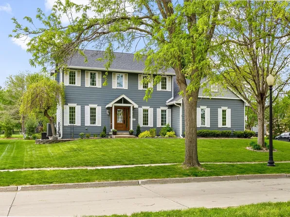 8120 Wellington Blvd, Johnston, IA 50131