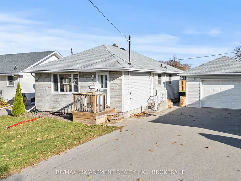 14 Westmount Ave #LOWER — Photo 2