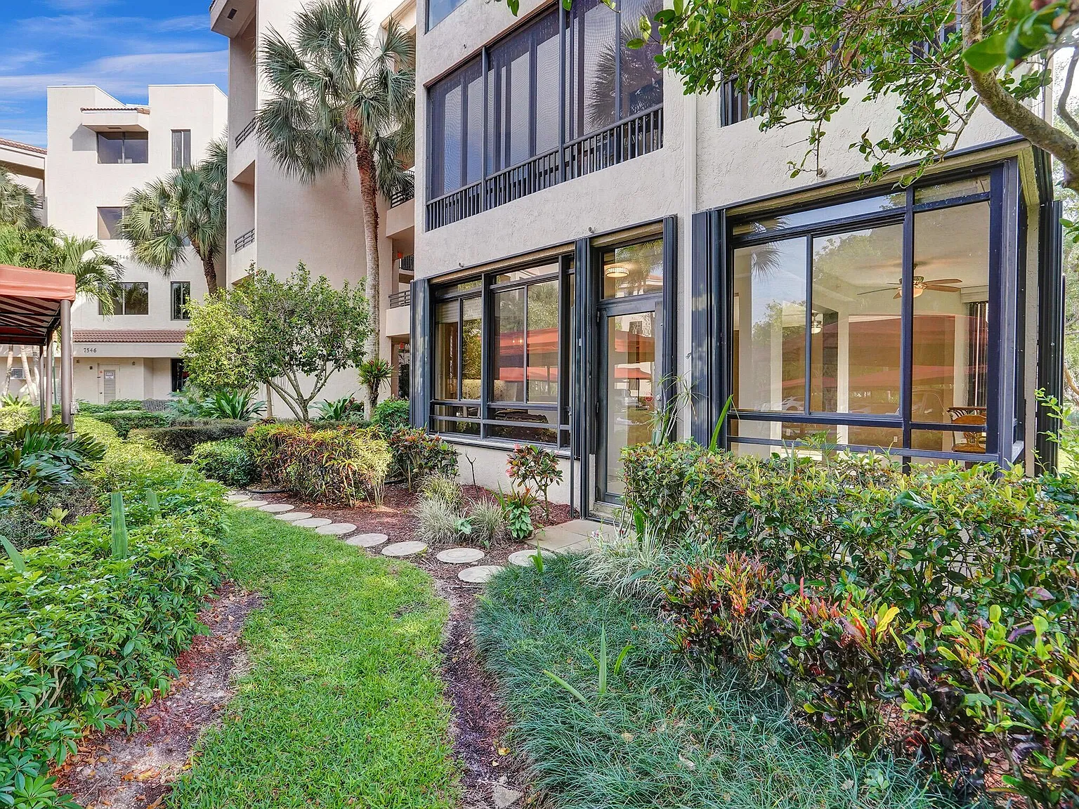 3 bed, 2.0 bath, 1742 sqft, $3,800 — Photo 3