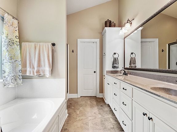 4th image of 9395 Wyndham Way