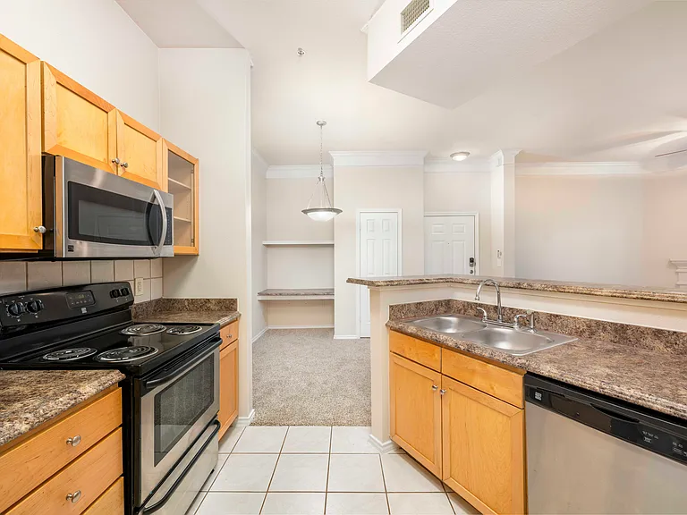 MAA Canyon Pointe — Photo 11
