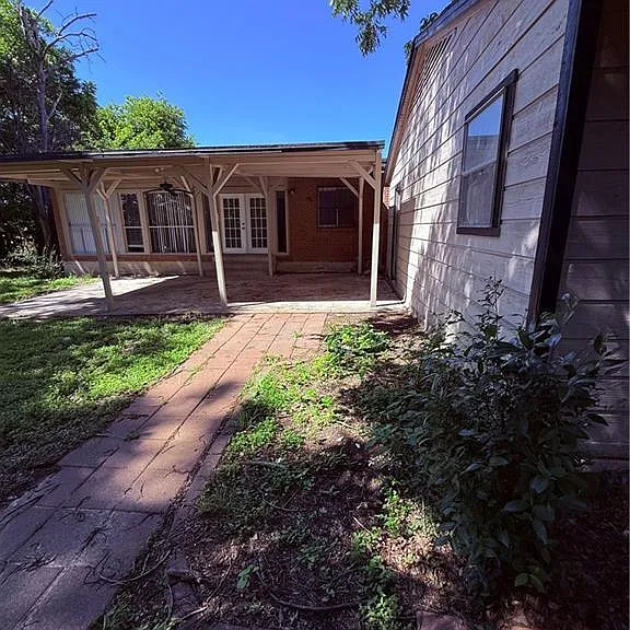 2218 Terrace Dr — Photo 3