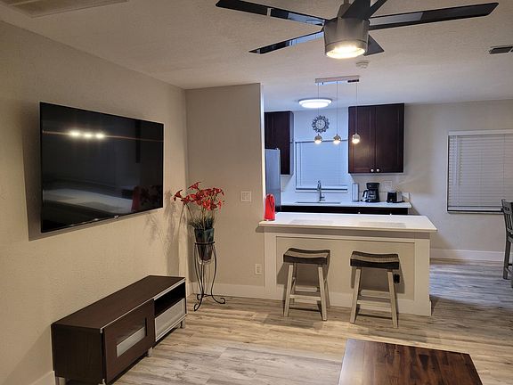 3rd image of 7317 Kingsbury Cir
