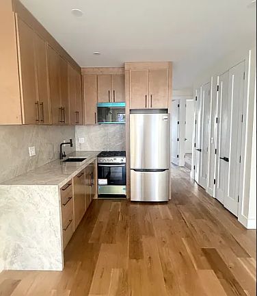 3rd image of 346 Franklin Ave APT 1